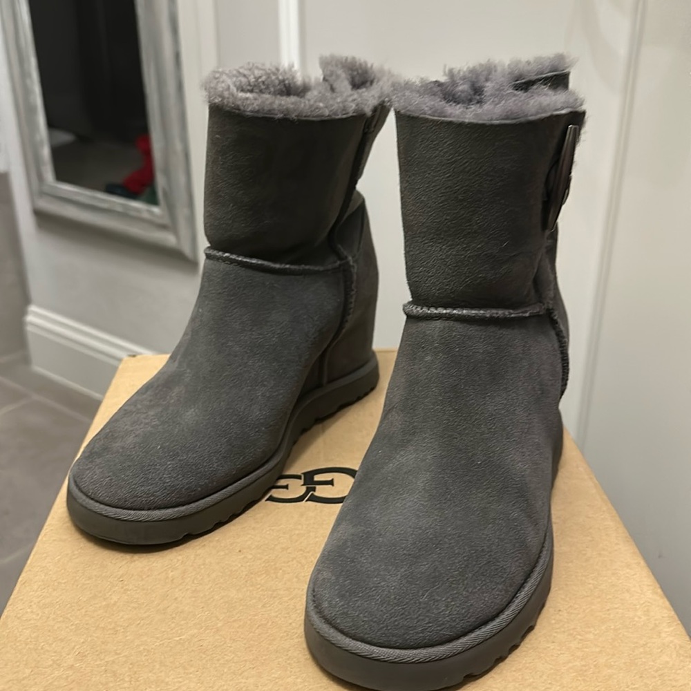 UGG BOOTS